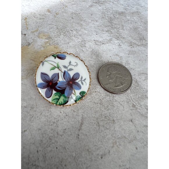 Vintage Floral Purple Blue Enamel Pin Scalloped Gold Tone Edging - Picture 2 of 3